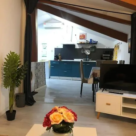 Apartment La Fleurs De Briatexte