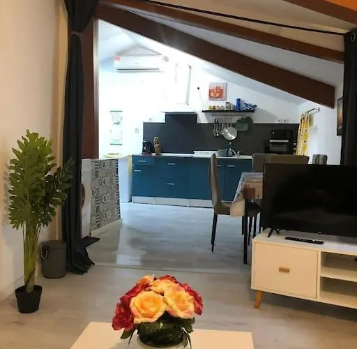 Апартаменты La Fleurs De Briatexte